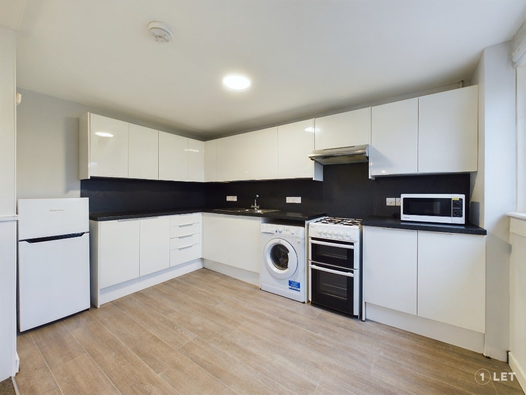 Flat Calder Road in City of Edinburgh