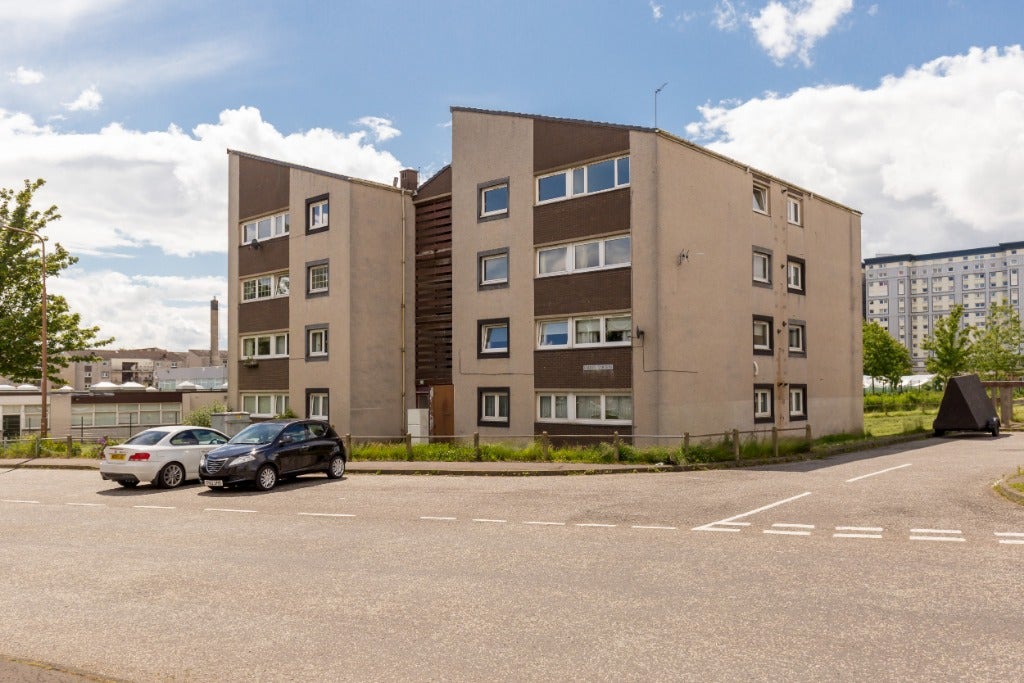 Flat Calder Road in City of Edinburgh