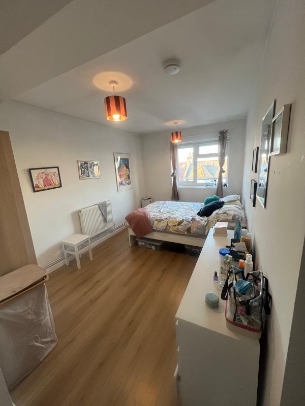 Room Wightman Road in Greater London