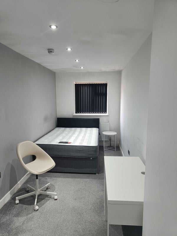 Room Queen Margaret's Road in Coventry