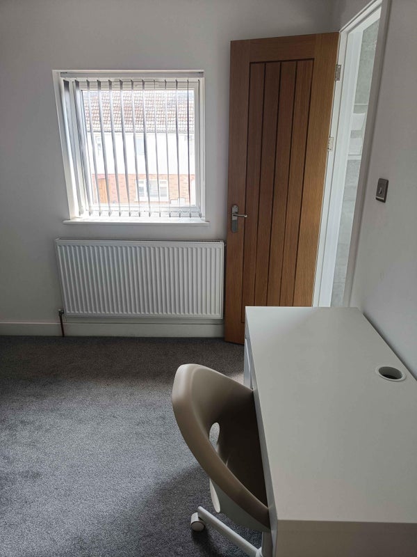 Room Queen Margaret's Road in Coventry
