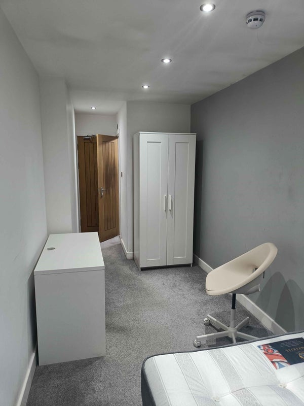 Room Queen Margaret's Road in Coventry