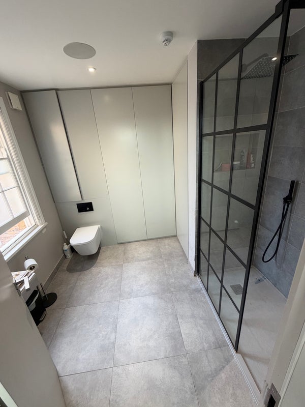 Room Holywell Row in Greater London