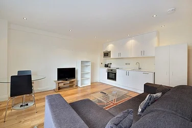 Flat Draycott Avenue in Greater London