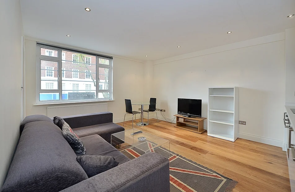 Flat Draycott Avenue in Greater London