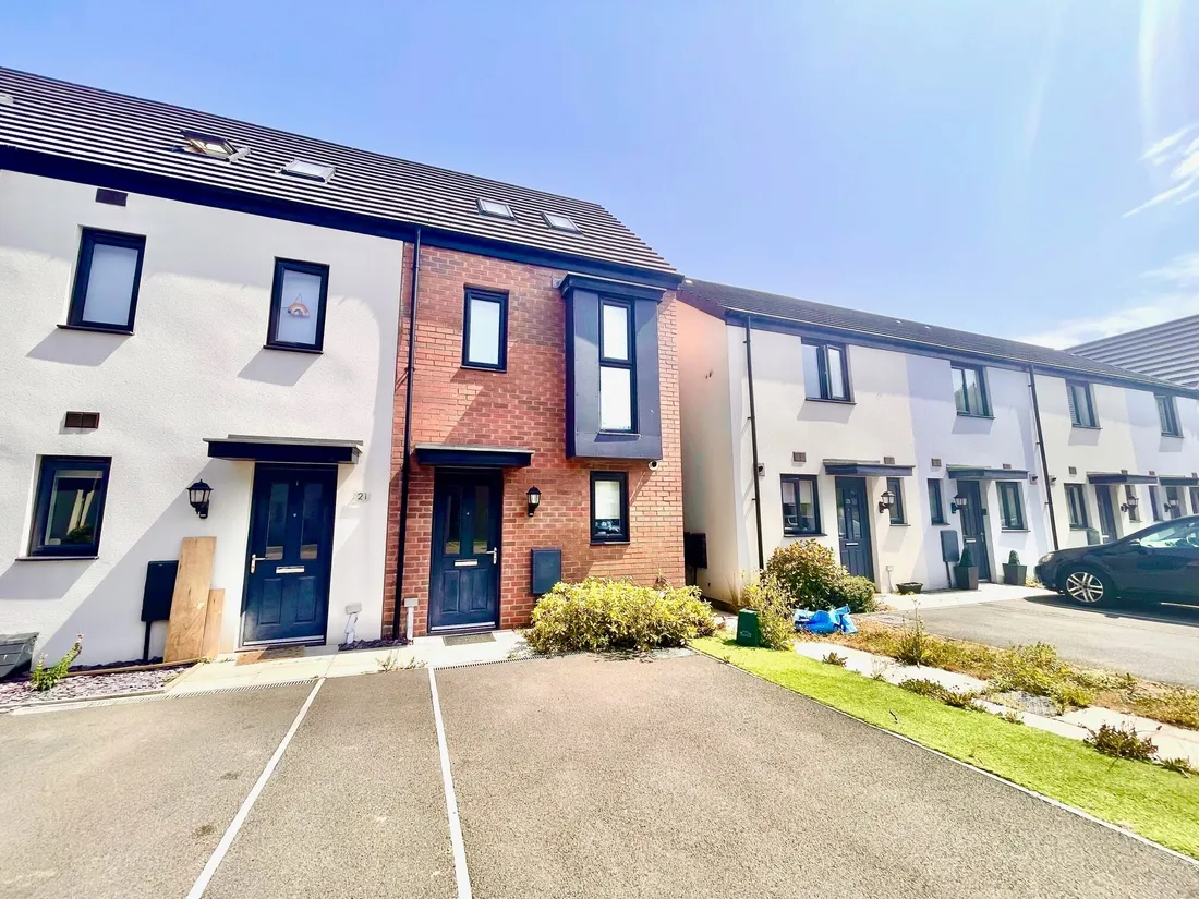 House Heol Tapscott in Barry