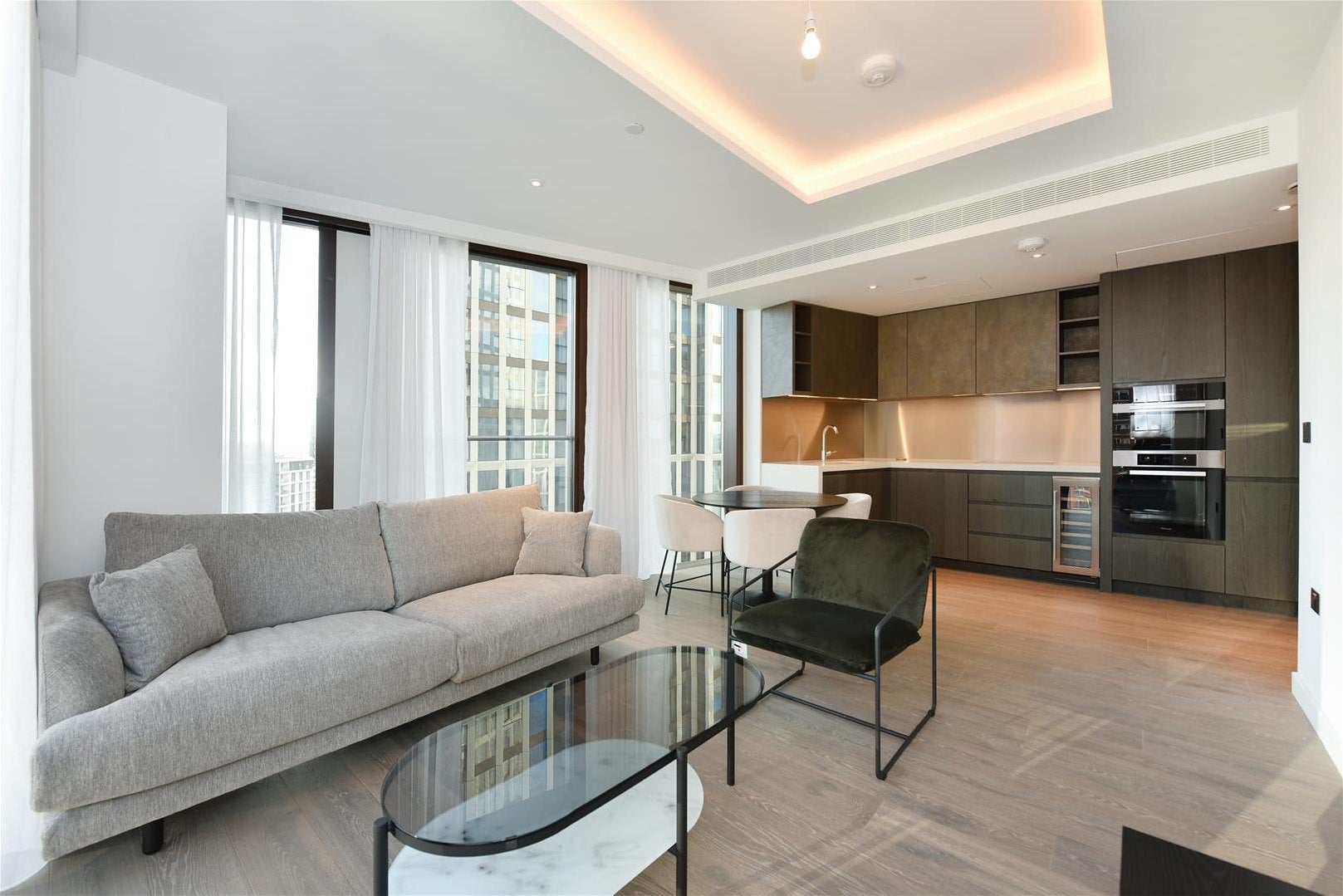 Flat Carnation Way in Greater London