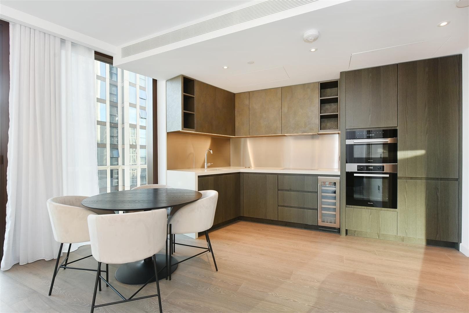 Flat Carnation Way in Greater London