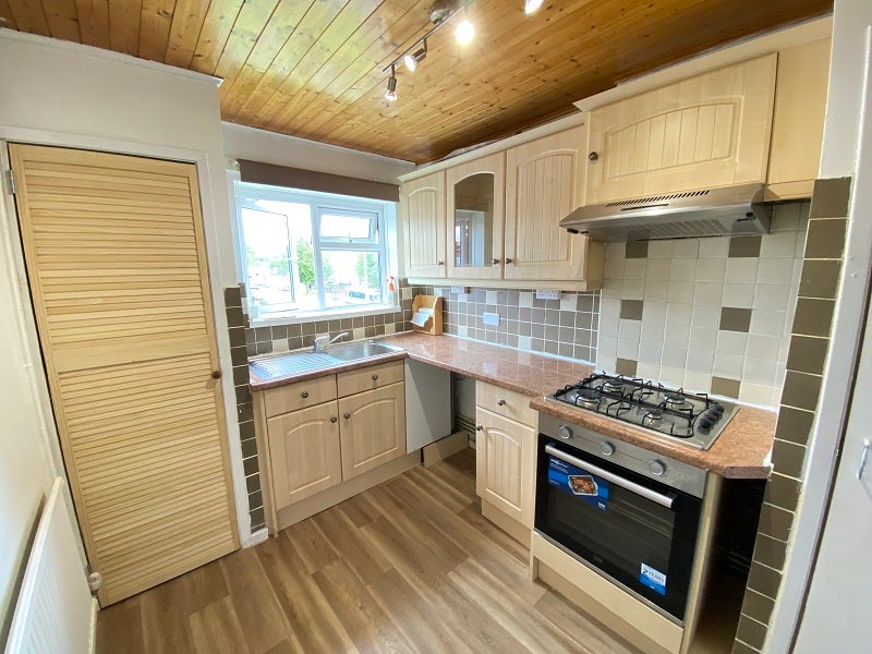 Flat Baytree Avenue in Swansea