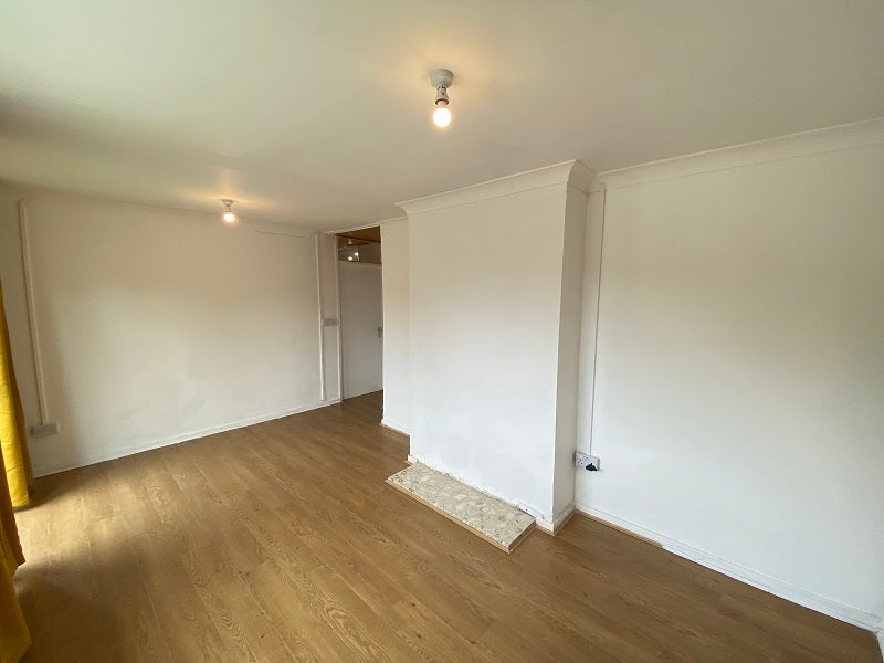 Flat Baytree Avenue in Swansea