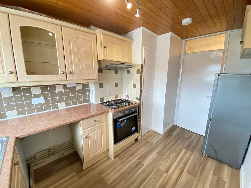 Flat Baytree Avenue in Swansea