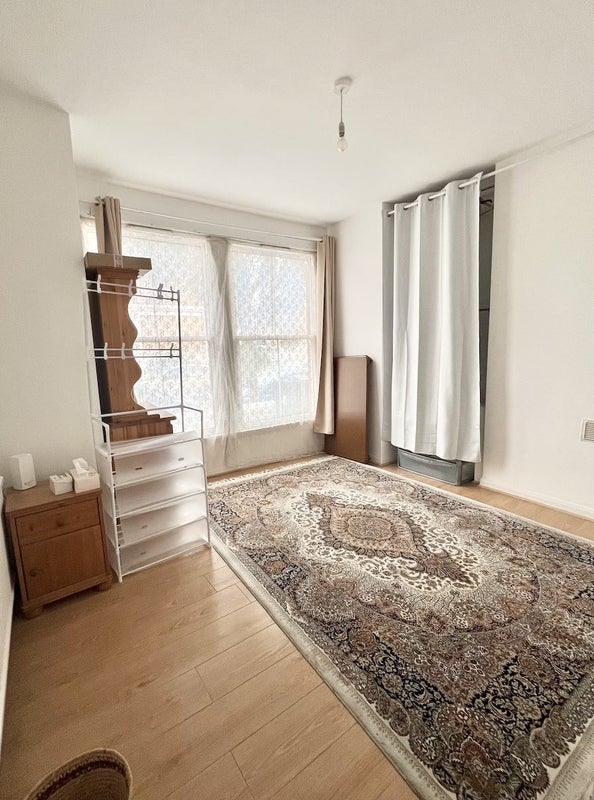 Room Chaucer Road in Greater London