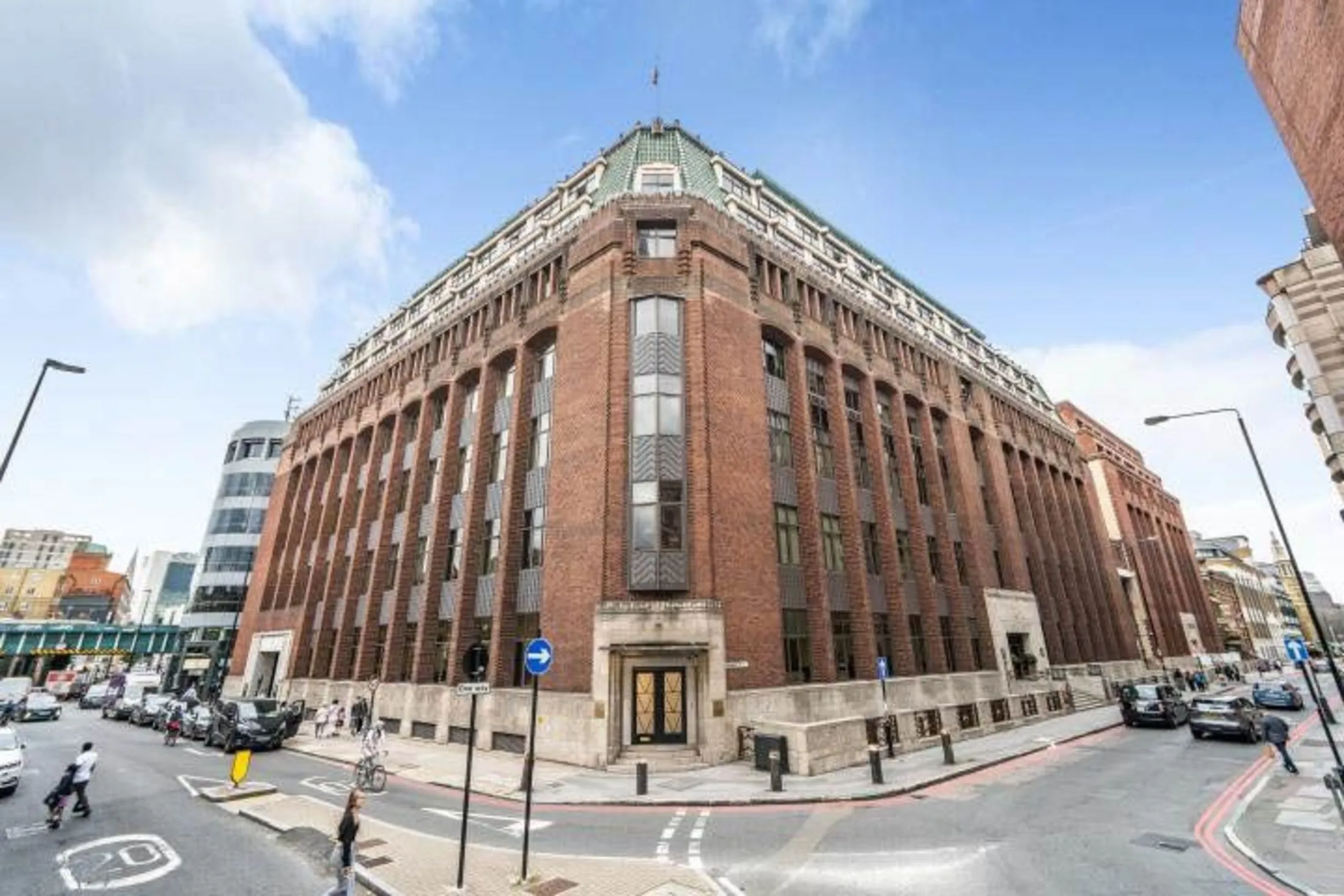 Flat Prescot Street in Greater London
