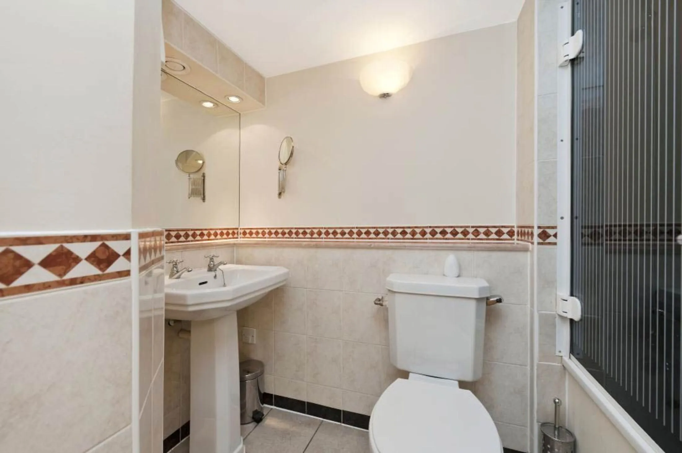 Flat Prescot Street in Greater London