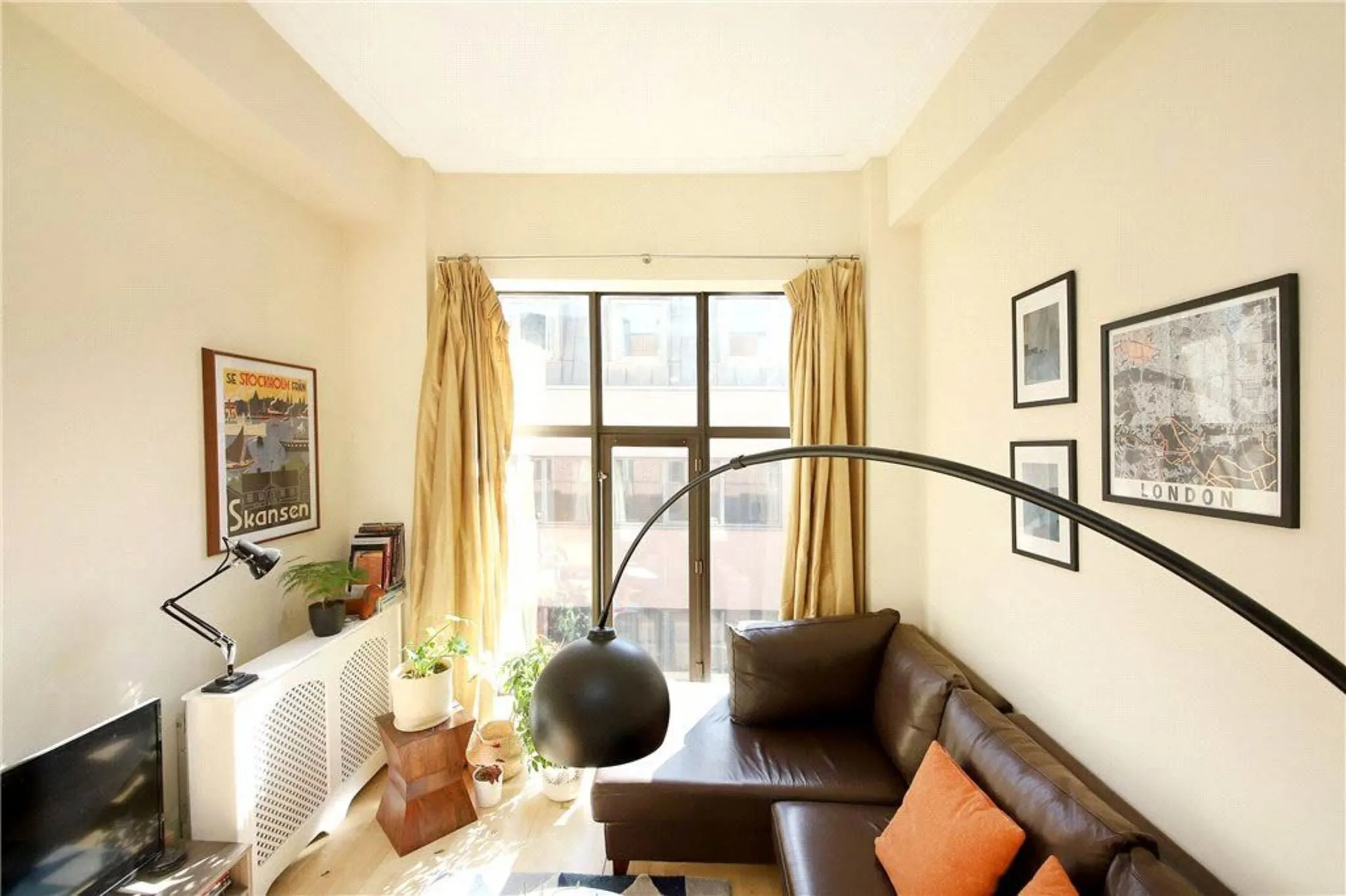 Flat Prescot Street in Greater London
