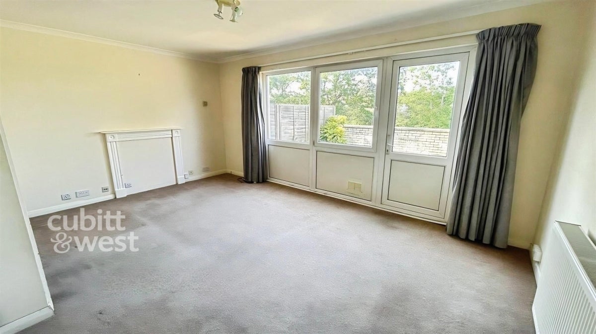 Flat Elizabeth Way in Basildon