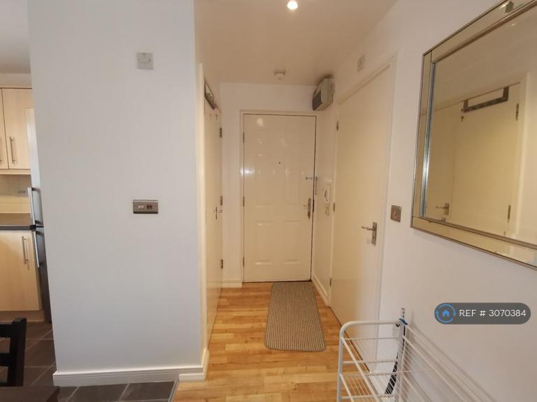 Flat Mazurek Way in Blunsdon St Andrew