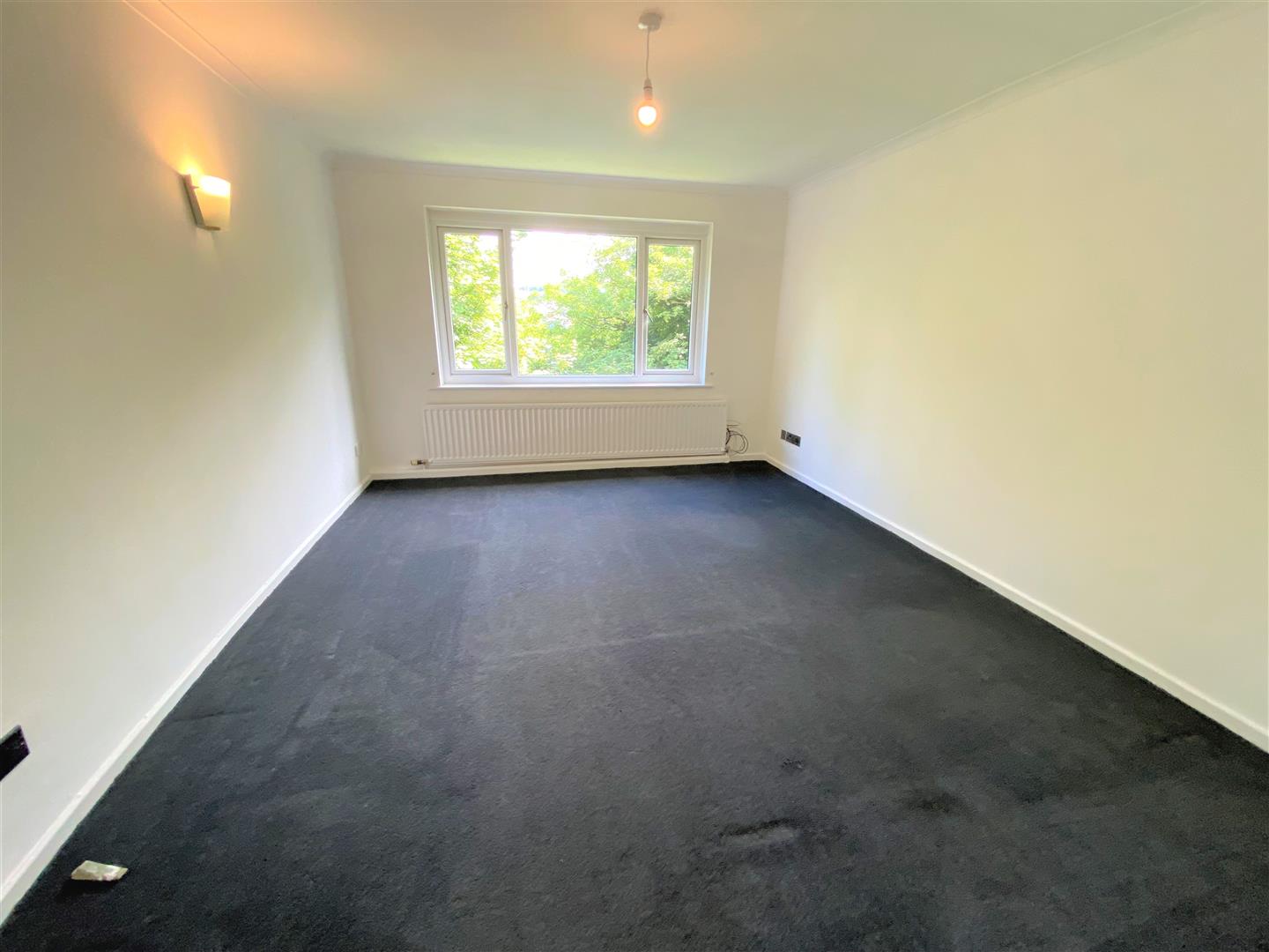 Flat Baildon Wood Court in Bradford