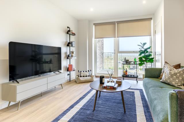 Flat Ermine Close in London