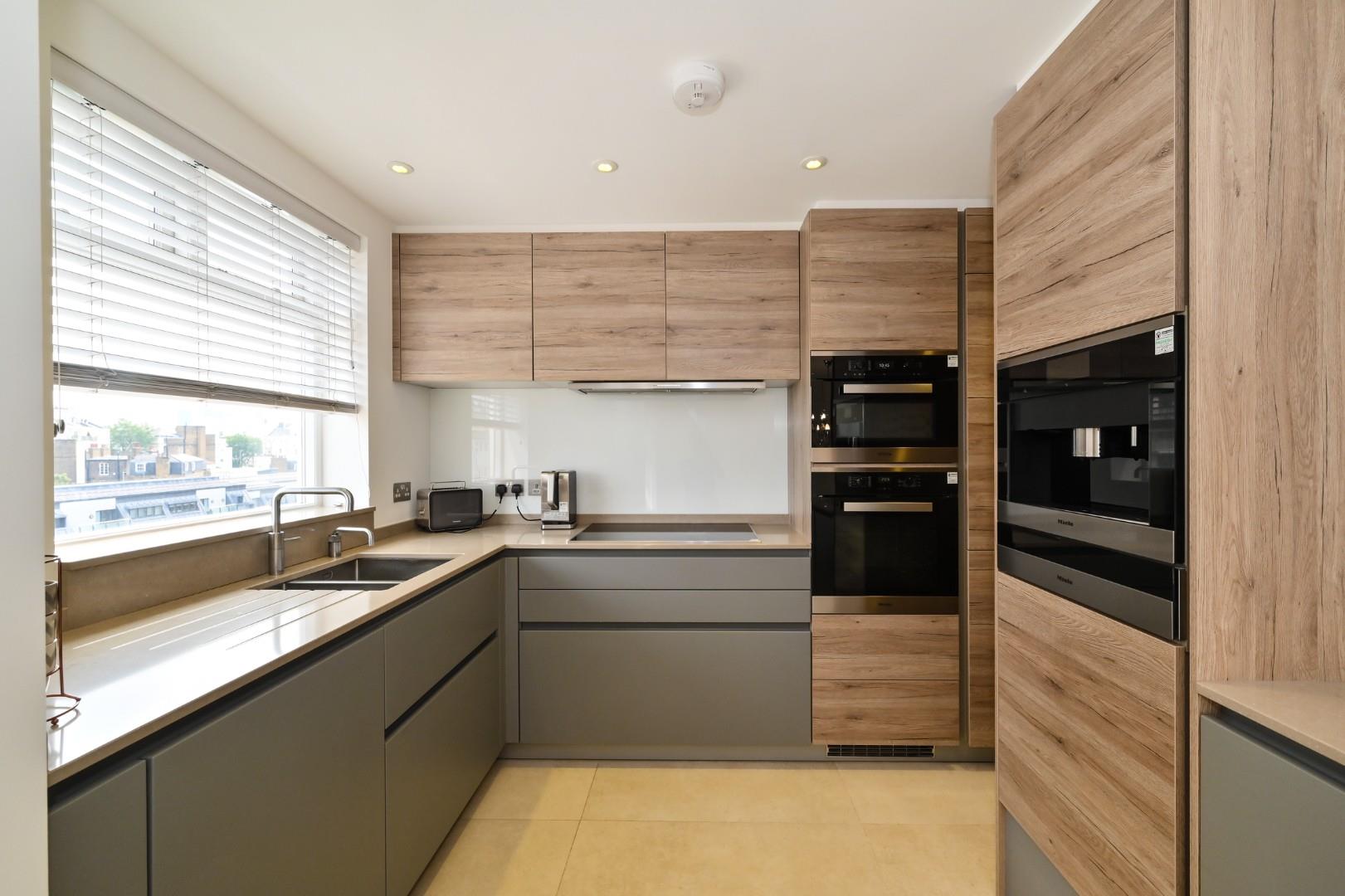 Flat Lowndes Square in Greater London