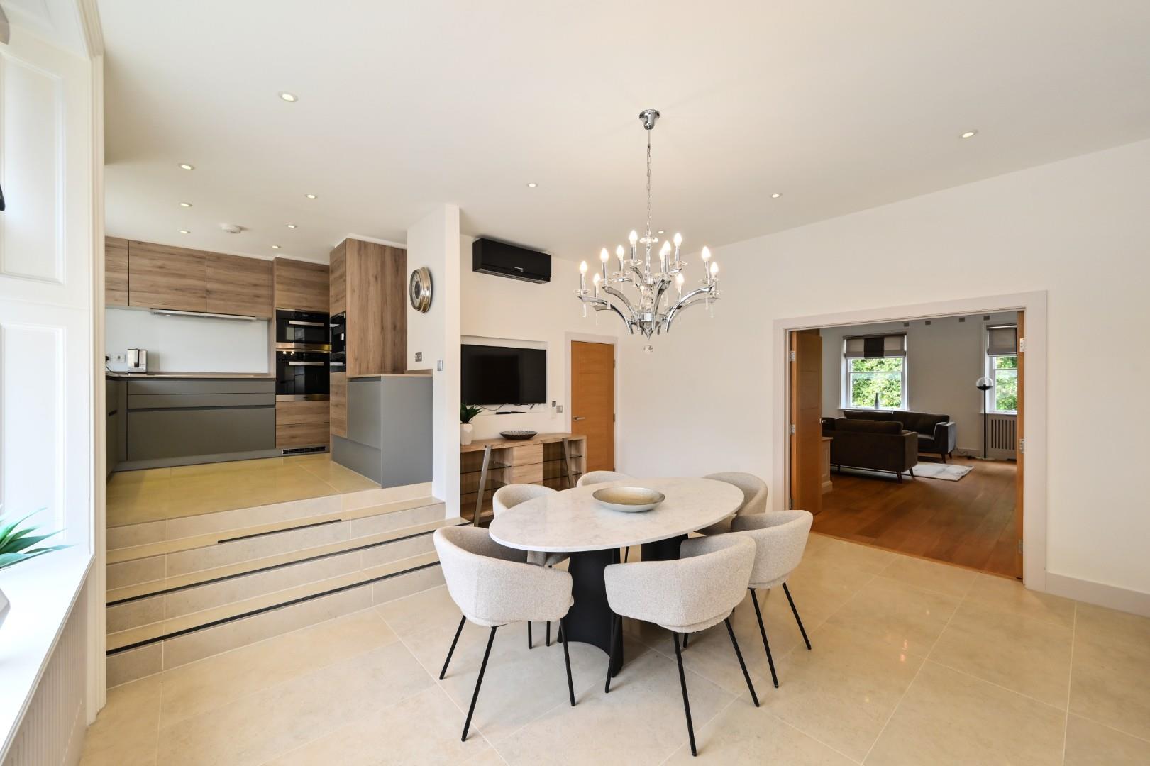 Flat Lowndes Square in Greater London