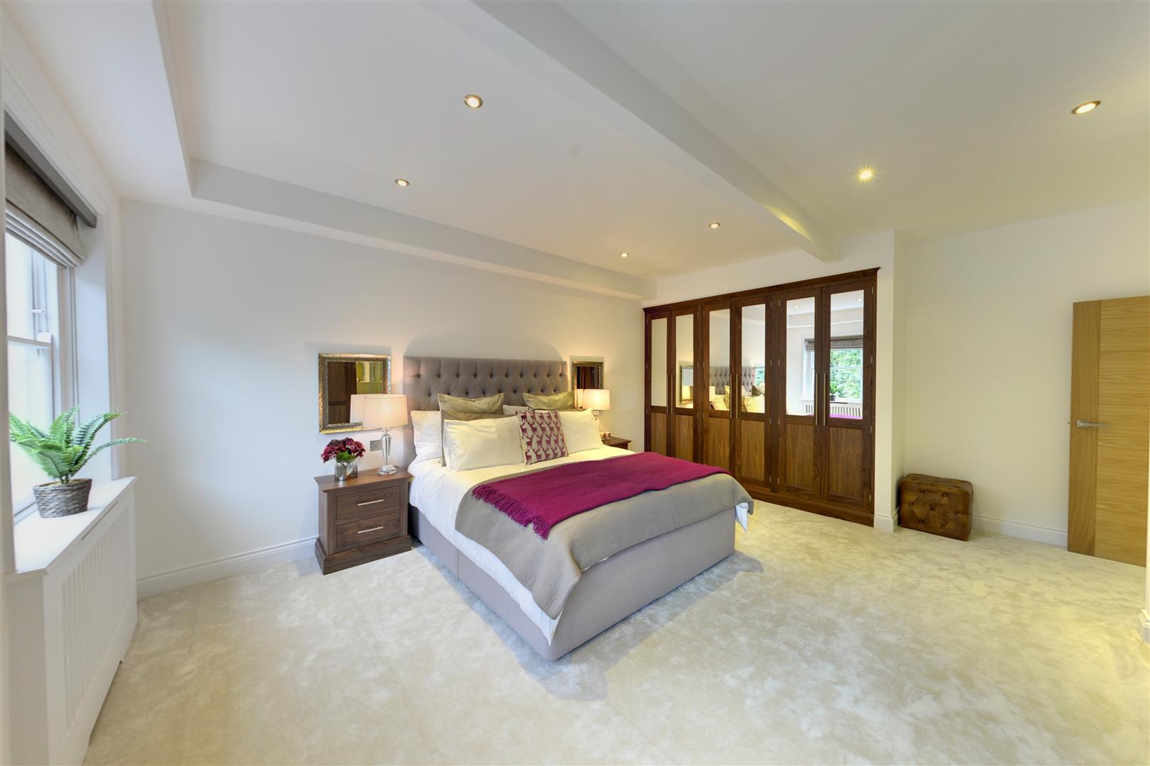 Flat Lowndes Square in Greater London