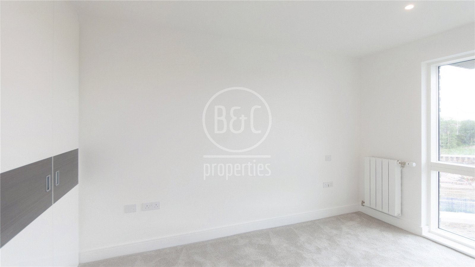 Flat Henley Cross in Greater London