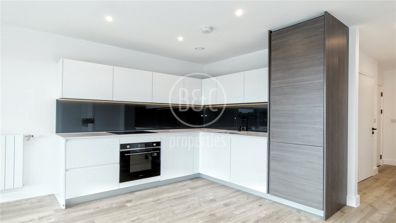 Flat Henley Cross in Greater London