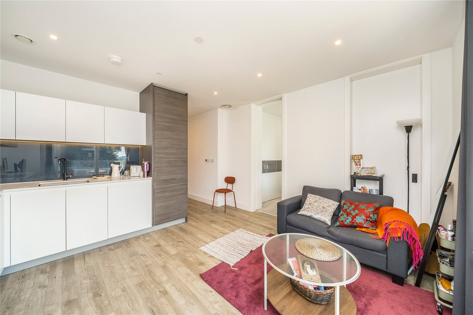Flat Henley Cross in Greater London