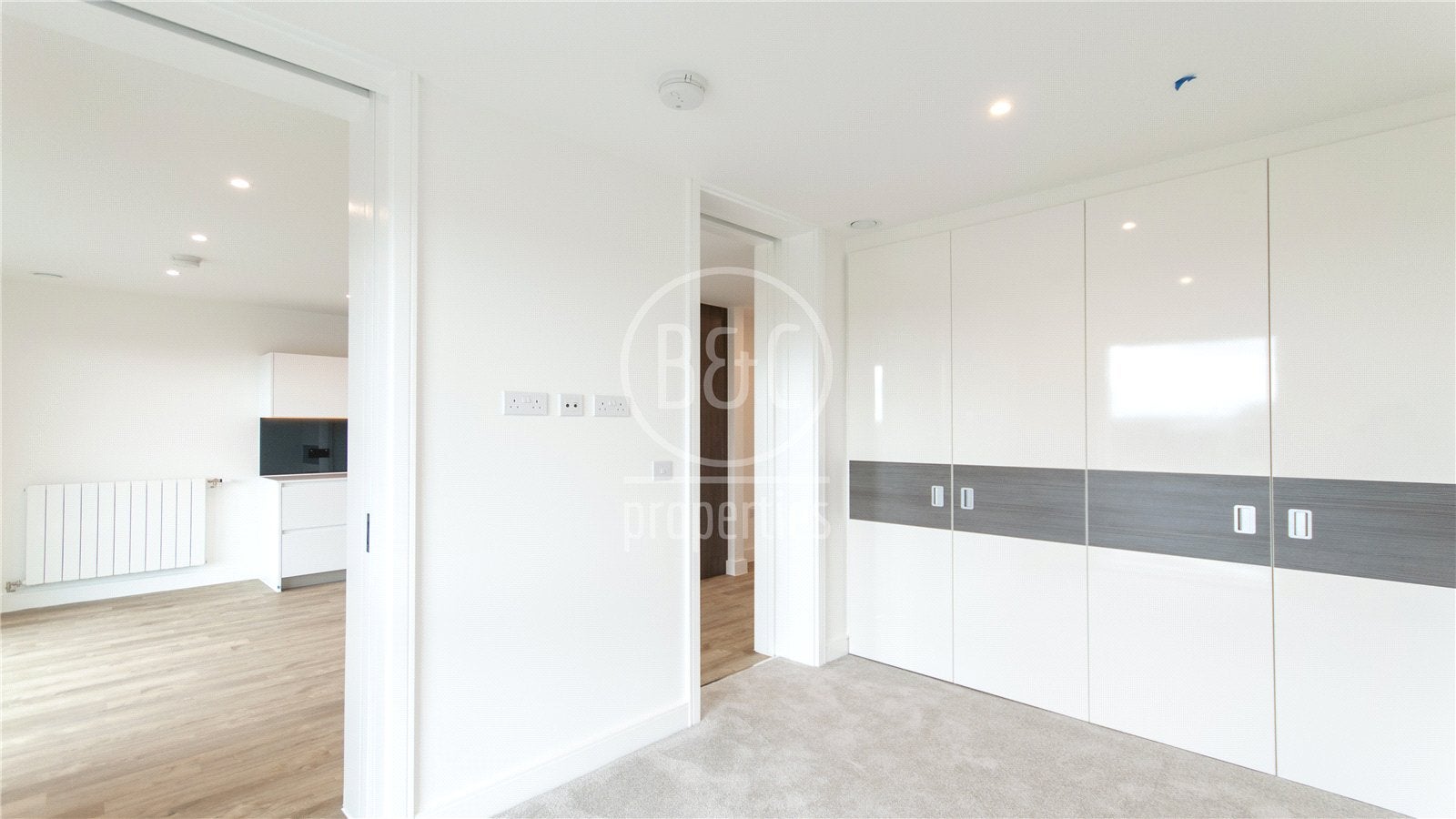 Flat Henley Cross in Greater London