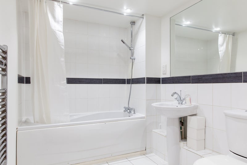 Room Stepney Way in Greater London