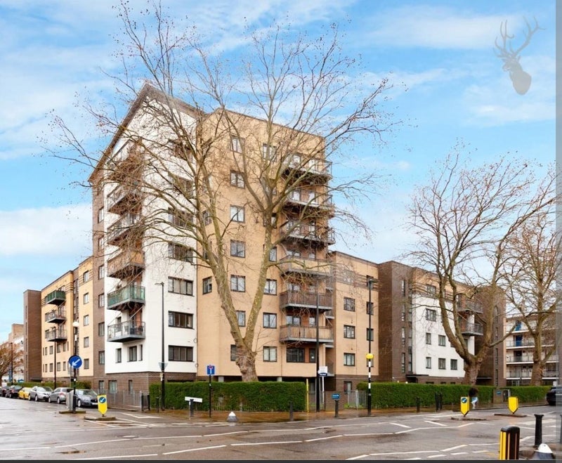 Room Stepney Way in Greater London