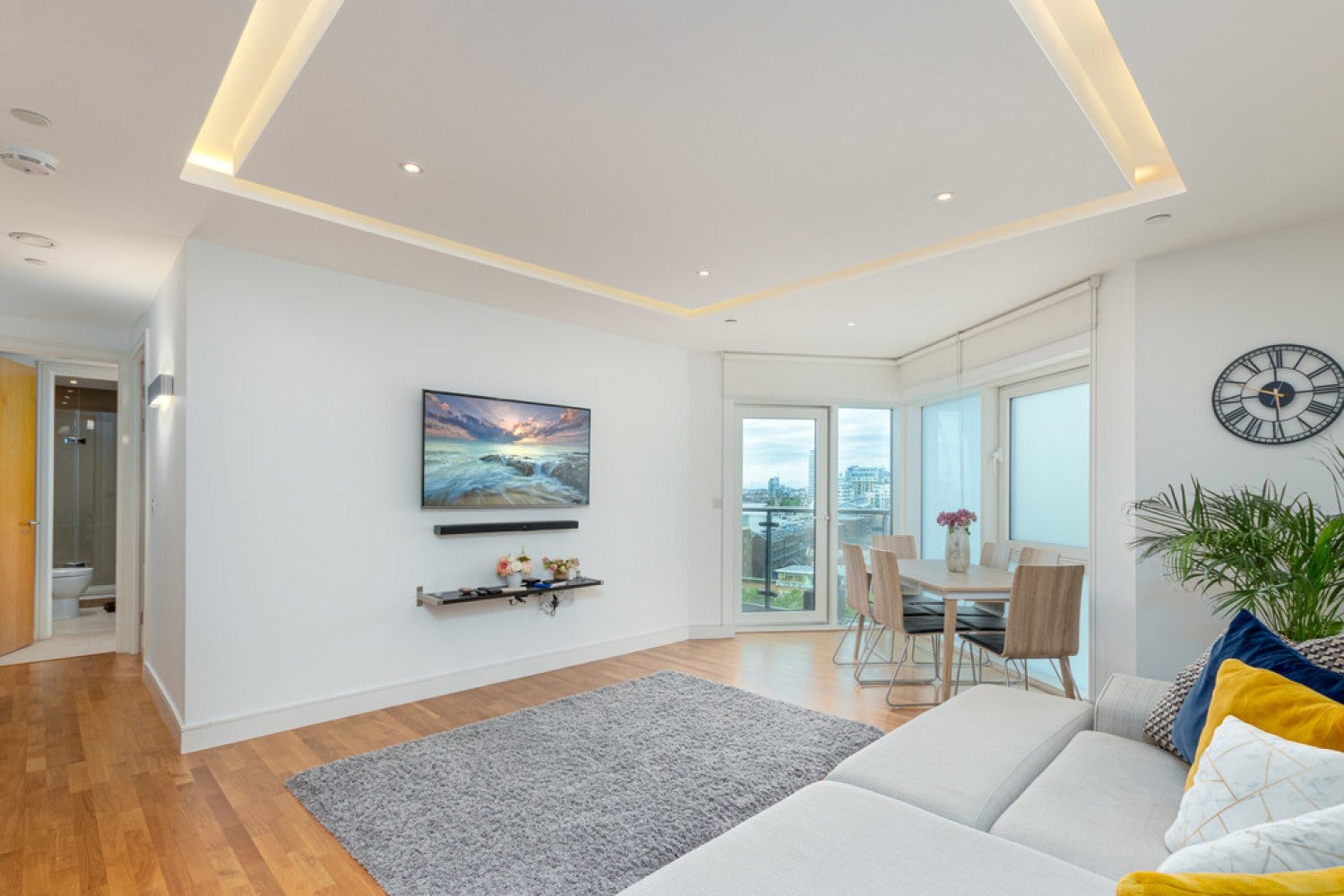 Flat Juniper Drive in Greater London