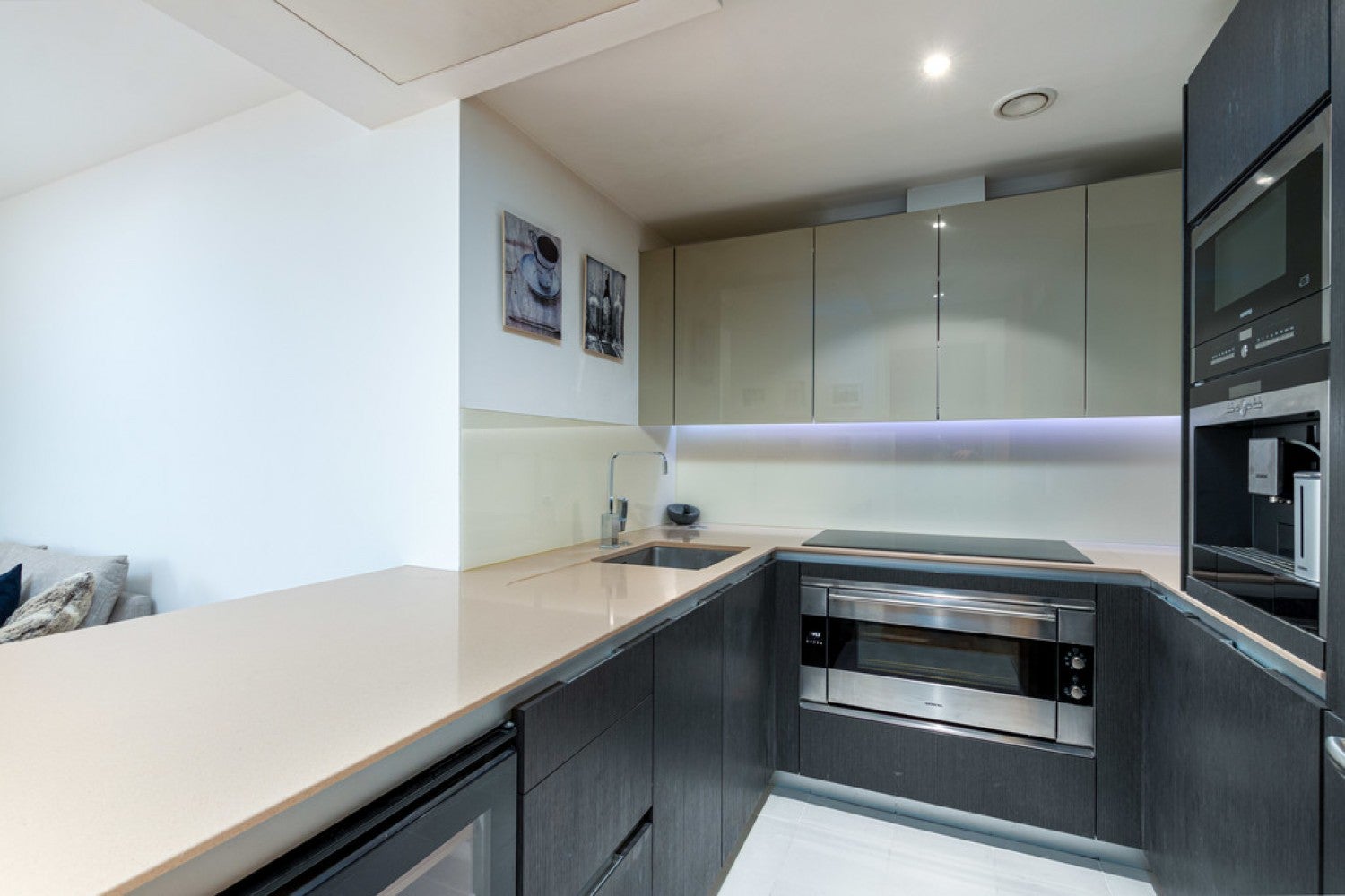 Flat Juniper Drive in Greater London