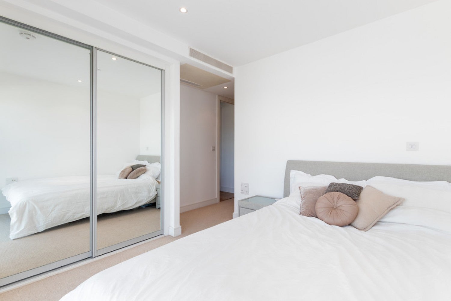 Flat Juniper Drive in Greater London