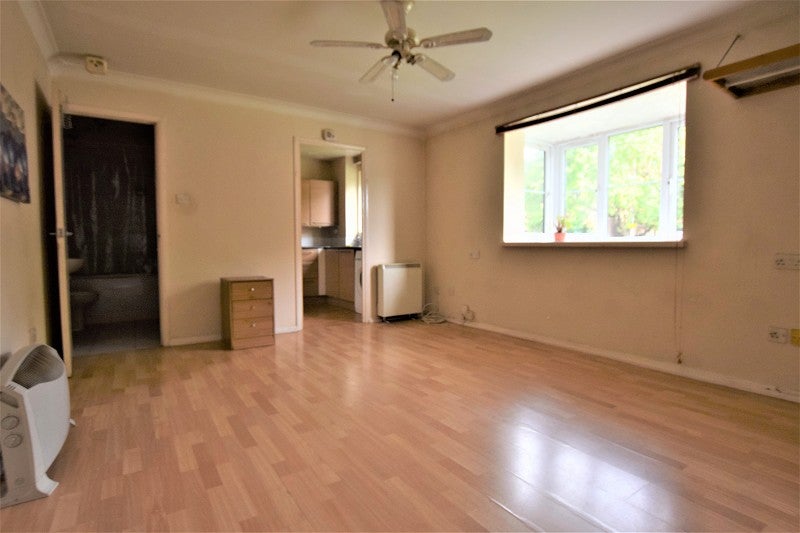 Flat Conway Gardens in Grays