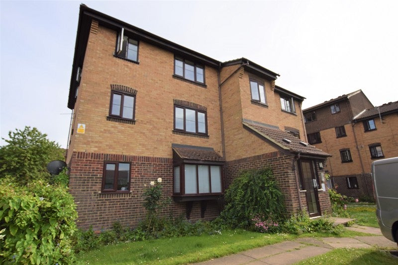 Flat Conway Gardens in Grays