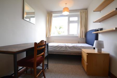 Room Kings Hedges Road in Cambridge