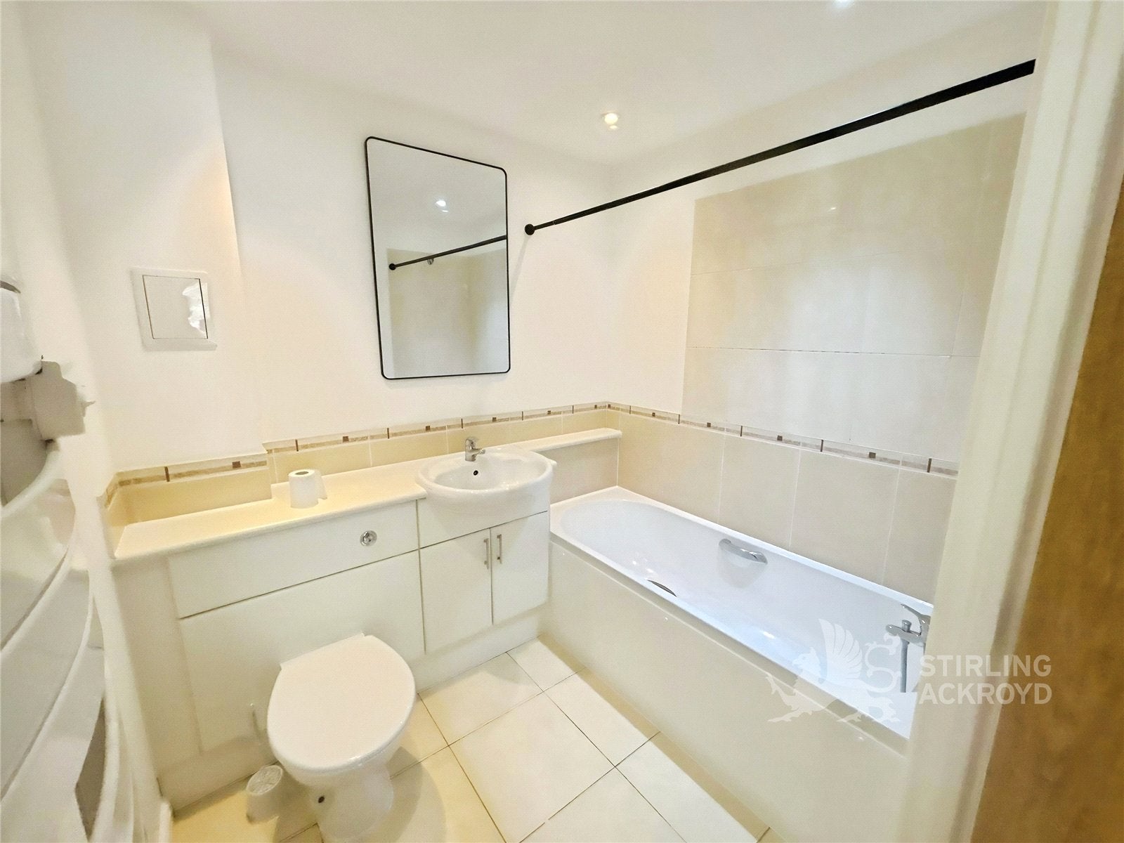 Flat Highfield Road in Greater London