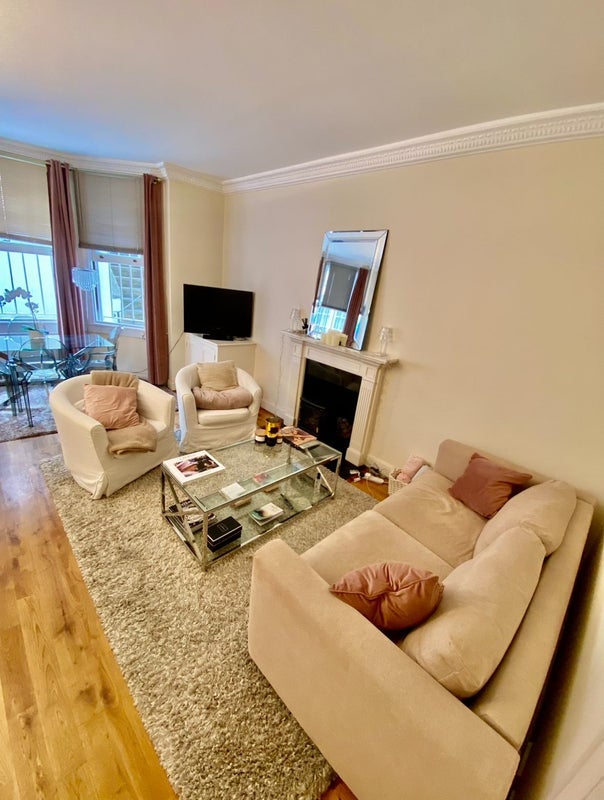 Flat Bramham Gardens in Greater London