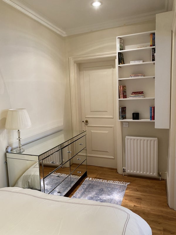 Flat Bramham Gardens in Greater London