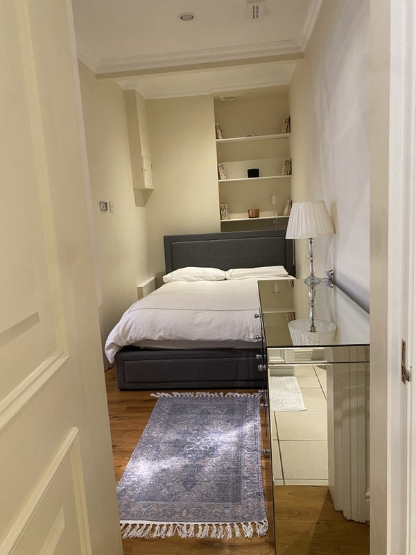 Flat Bramham Gardens in Greater London