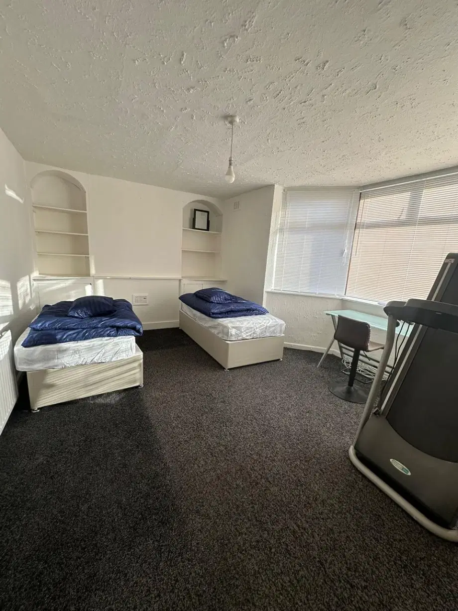 Flat Macgregor Road in Greater London