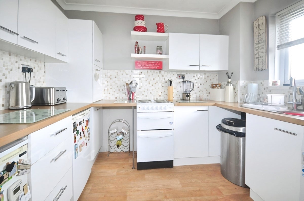 Flat Sheridan Court in Dartford