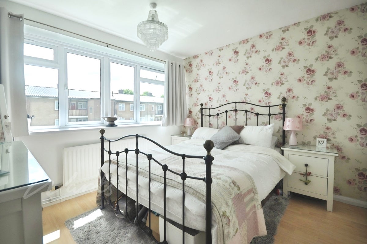 Flat Sheridan Court in Dartford