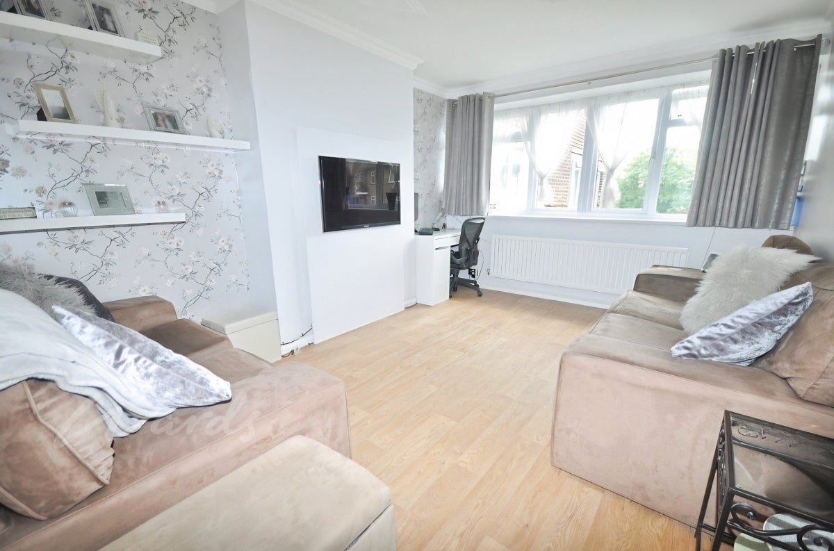 Flat Sheridan Court in Dartford