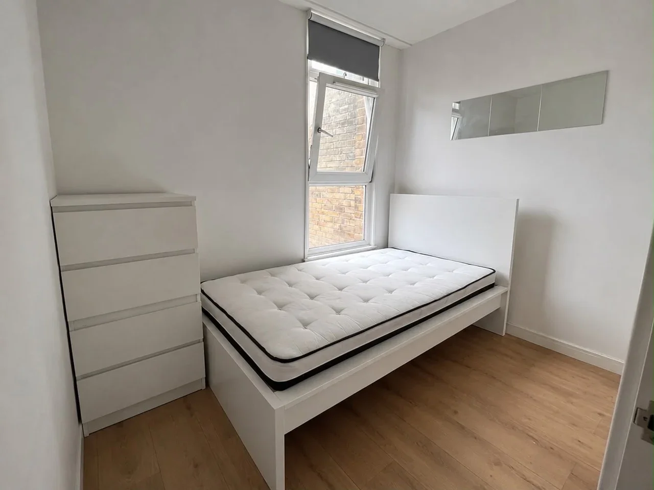 Room Lothian Road in Greater London