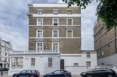Flat Queen's Gate Gardens in Greater London