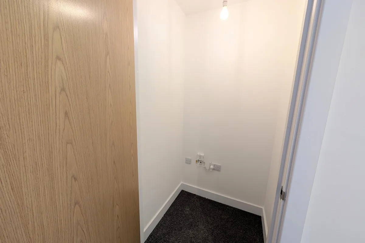 Flat Glumangate in Chesterfield