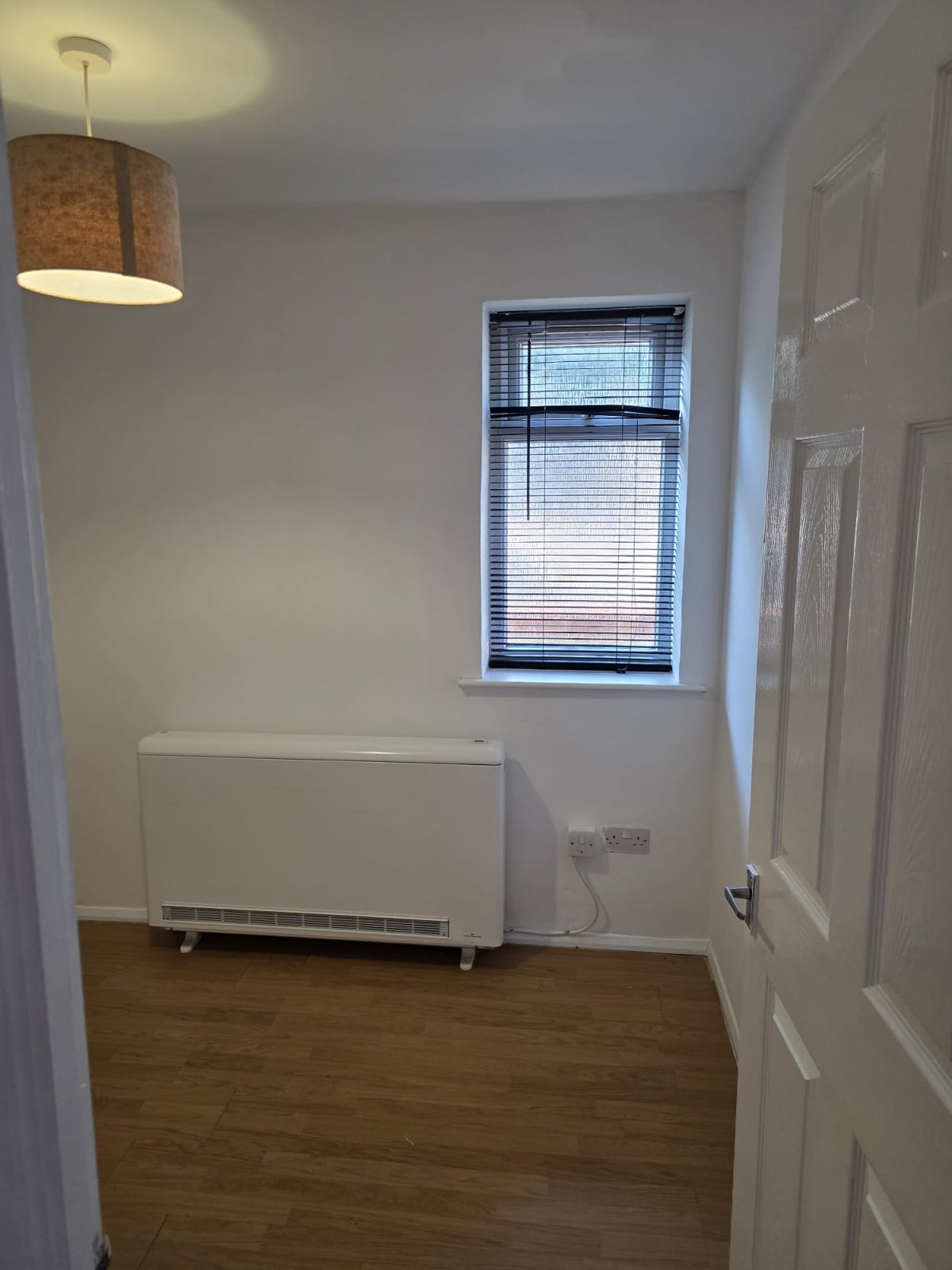 Flat Oakhill Road in Greater London